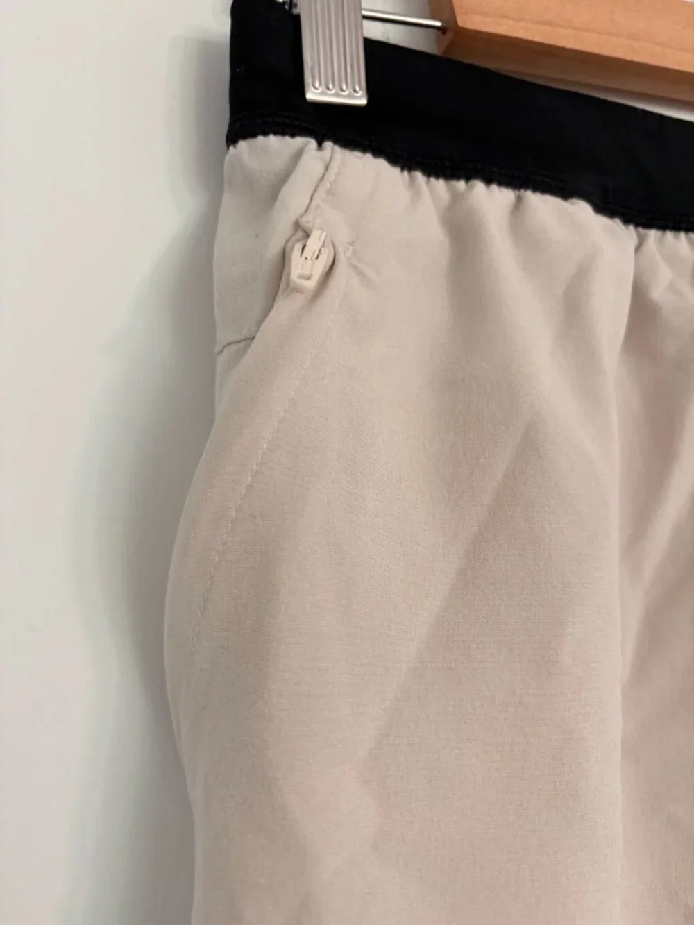 adidas AEROREADY Athletic Shorts Men's Small Cream Beige Zip Pocket Workout Shor